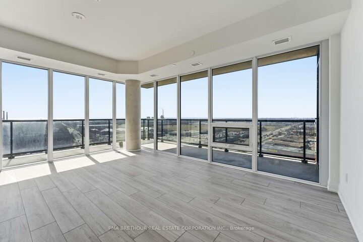 Property Photo: 1035 Southdown Road 1709 ON L5J 0A2