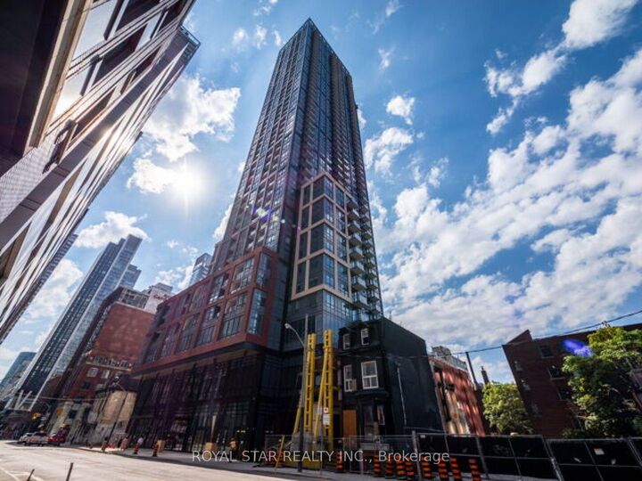 108 Peter Street 1007 — photo 1