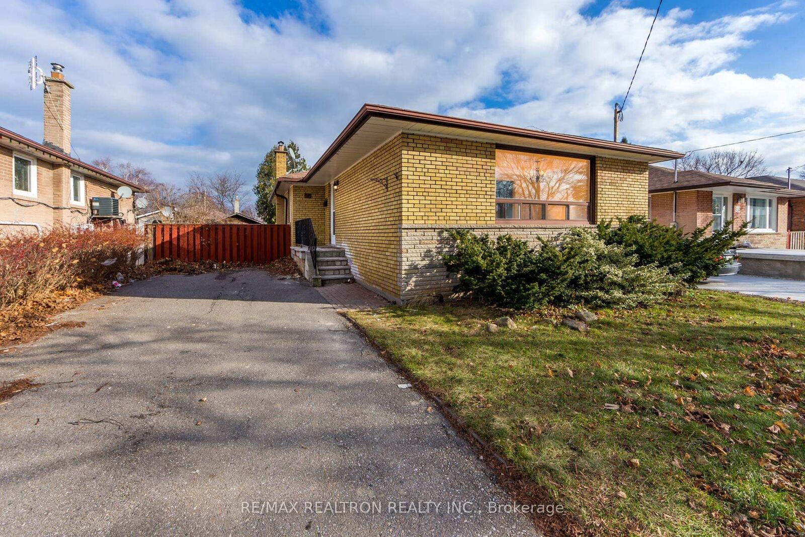 Property Photo:  70 Clementine Square Bsmnt  ON M1G 2V7 