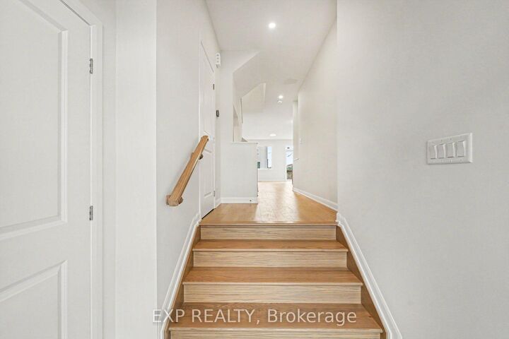 Property Photo:  650 Moonglade Crescent  ON K2J 7N2 