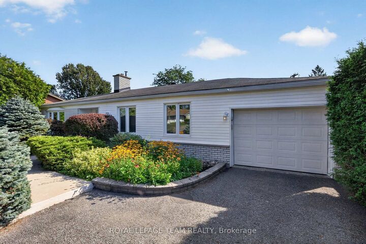 Property Photo:  2713 Dupont Street  ON K1V 8N2 