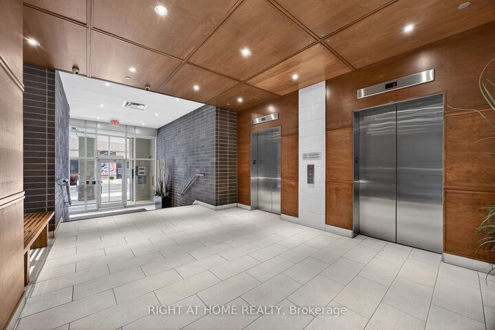 Property Photo:  44 Bond Street W 518  ON L1G 6R2 