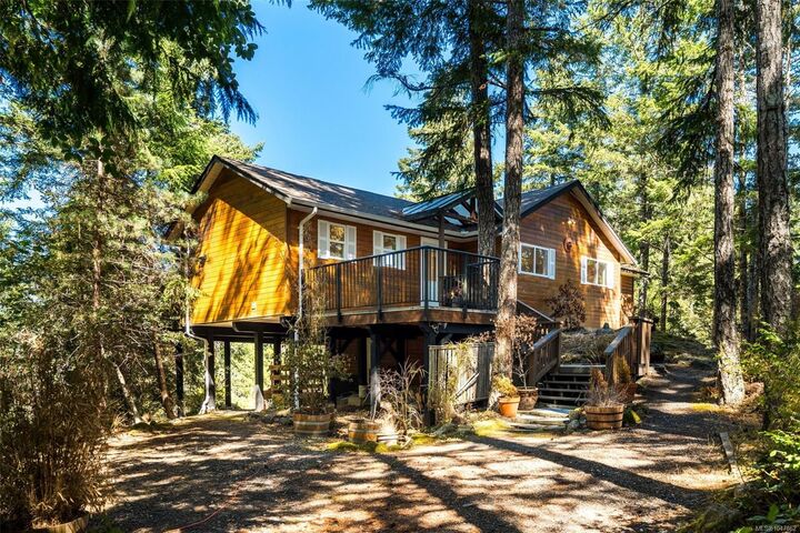 Property Photo: 1387 Clun Pl BC V9Z 1B1