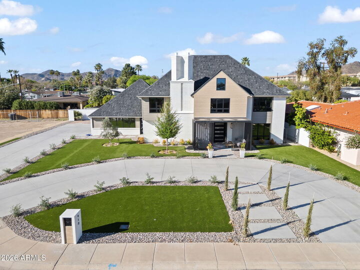 Property Photo:  910 E Kaler Drive  AZ 85020 