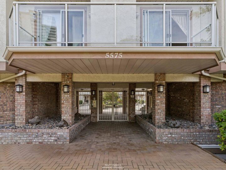 Property Photo:  5575 Patterson Avenue 21  BC V5H 2M6 