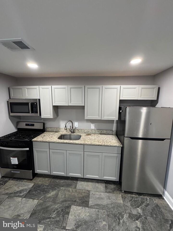 Property Photo:  3235 Ely Place SE 1  DC 20019 