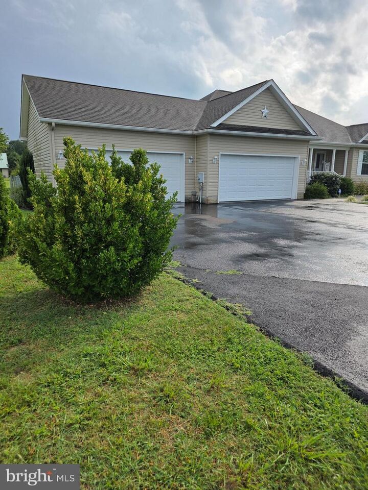 Property Photo: 11684 Kensington Way DE 19956