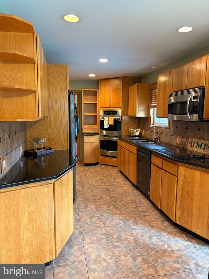 Property Photo:  72 Old York Road  NJ 08515 
