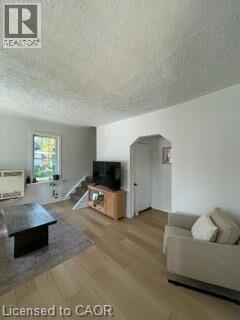 Property Photo:  16 Queen Street North 1  ON N0G 1Z0 