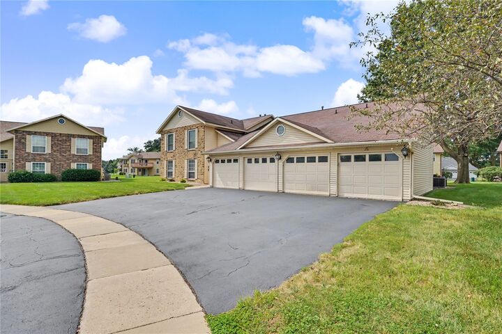 Property Photo: 4117 Lexington Ct NE A IA 52402