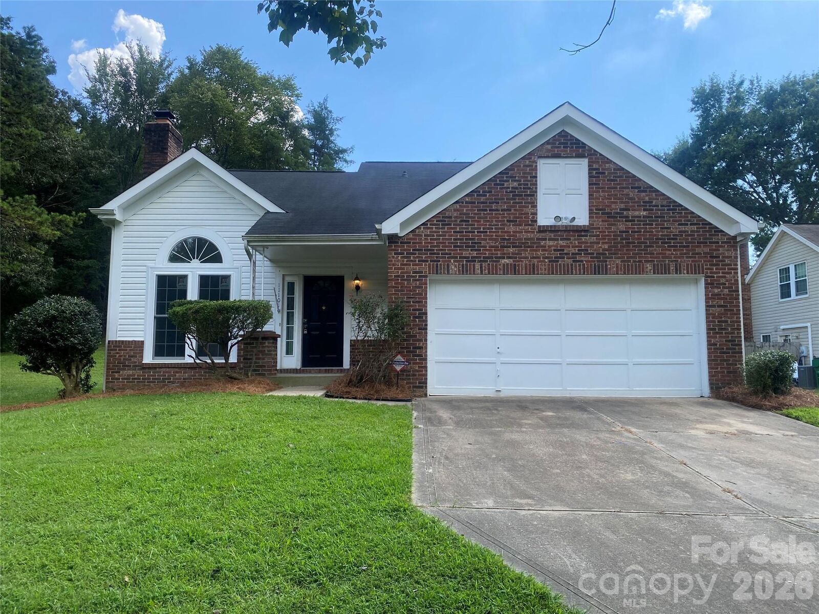 Property Photo: 11101 Deerpath Court NC 28262