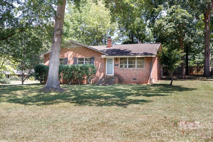 Property Photo: 122 W Gregg Street SC 29715
