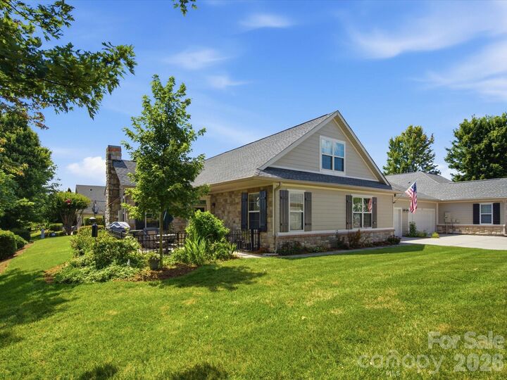Property Photo: 868 Ledgestone Court SC 29708