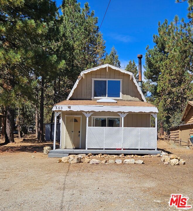 Property Photo: 550 Pine Ln CA 92386