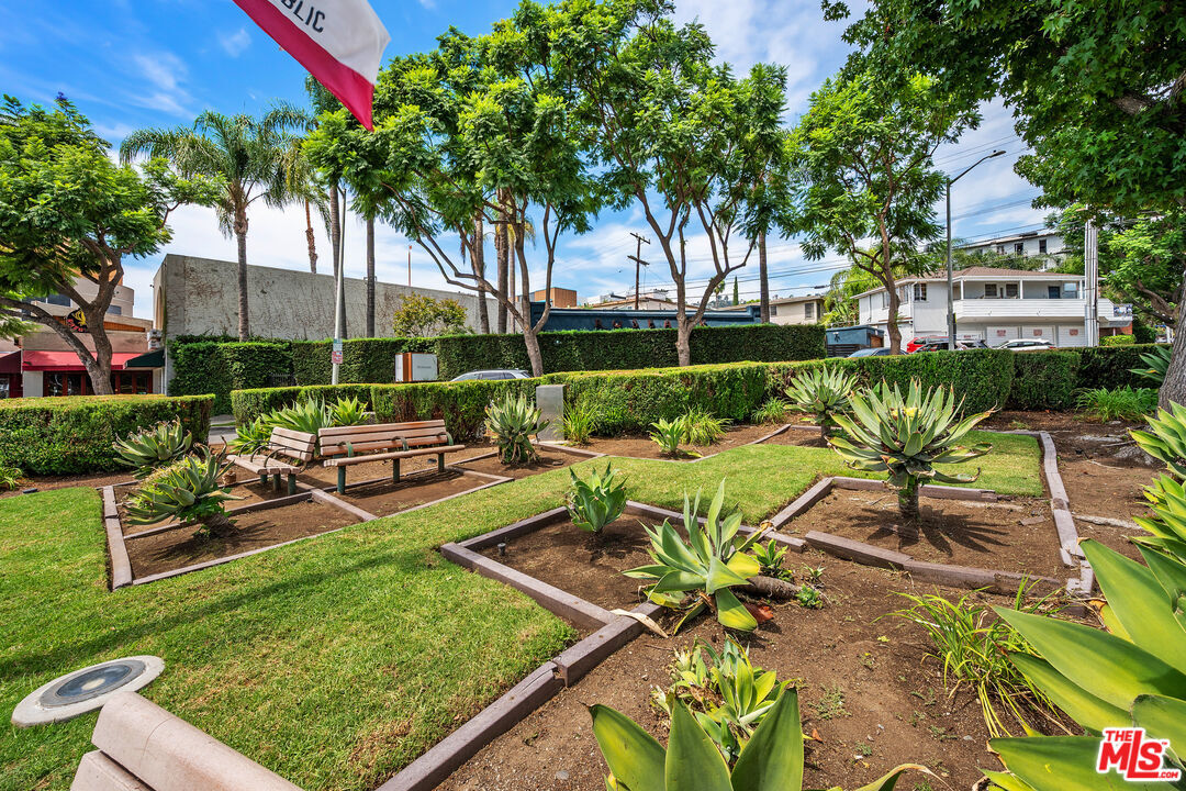 Property Photo: 1111 N Crescent Heights Blvd CA 90046