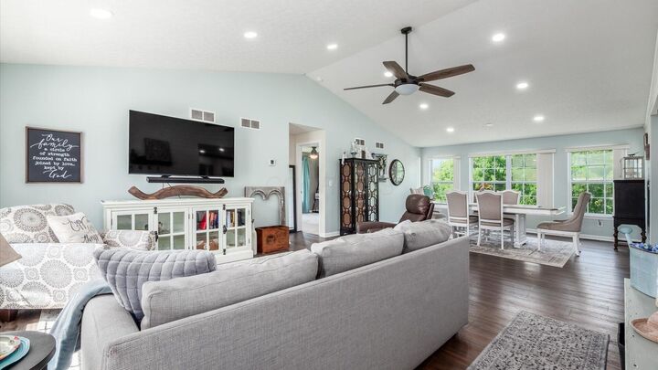 Property Photo: 1298 Bluejack Lane OH 43056