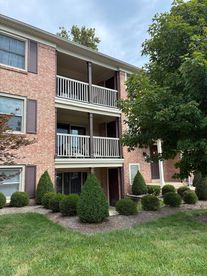 Property Photo:  892 Chatham Lane  OH 43221 