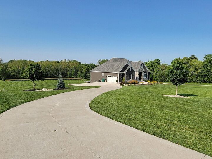 Property Photo: 6004 Royalton SW Road OH 43130