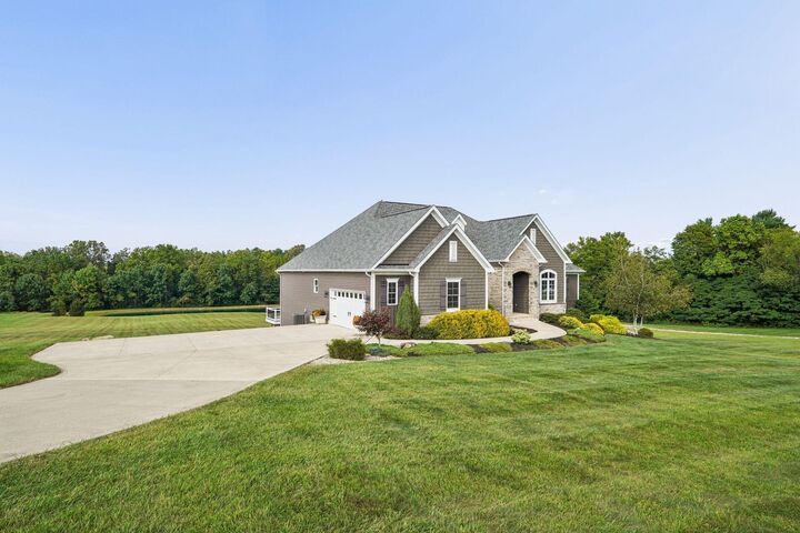 Property Photo:  6004 Royalton SW Road  OH 43130 