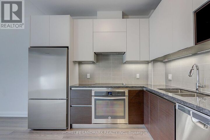 Property Photo:  25 Water Walk Drive 506  ON L6G 0G3 