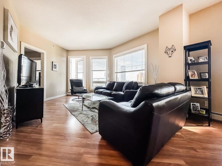Property Photo:  #1901 10136 104 St NW  AB T5J 0B5 