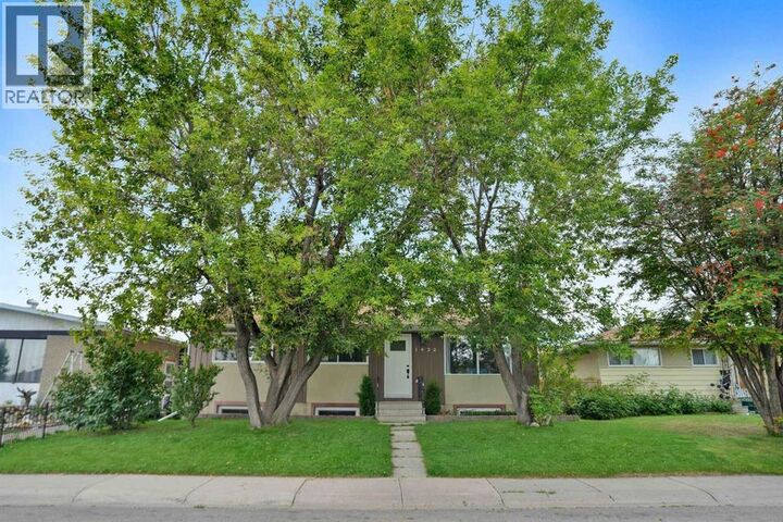 Property Photo:  1432 Robson Crescent Southeast  AB T2A 1Y7 