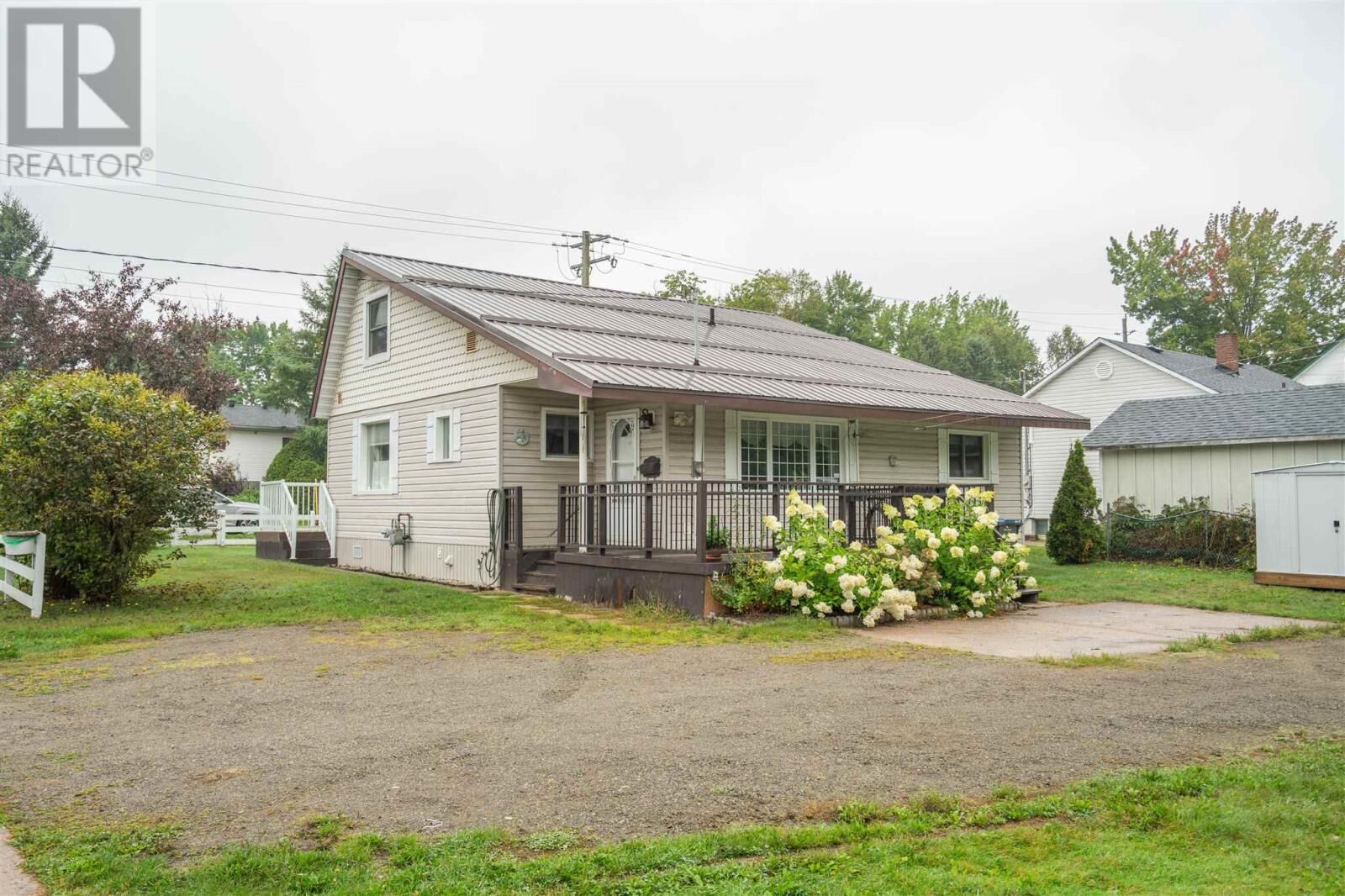 Property Photo:  219 Eastern Ave  ON P6A 4R5 