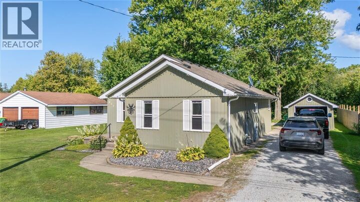 Property Photo:  452 Maude Street  ON N0N 1E0 