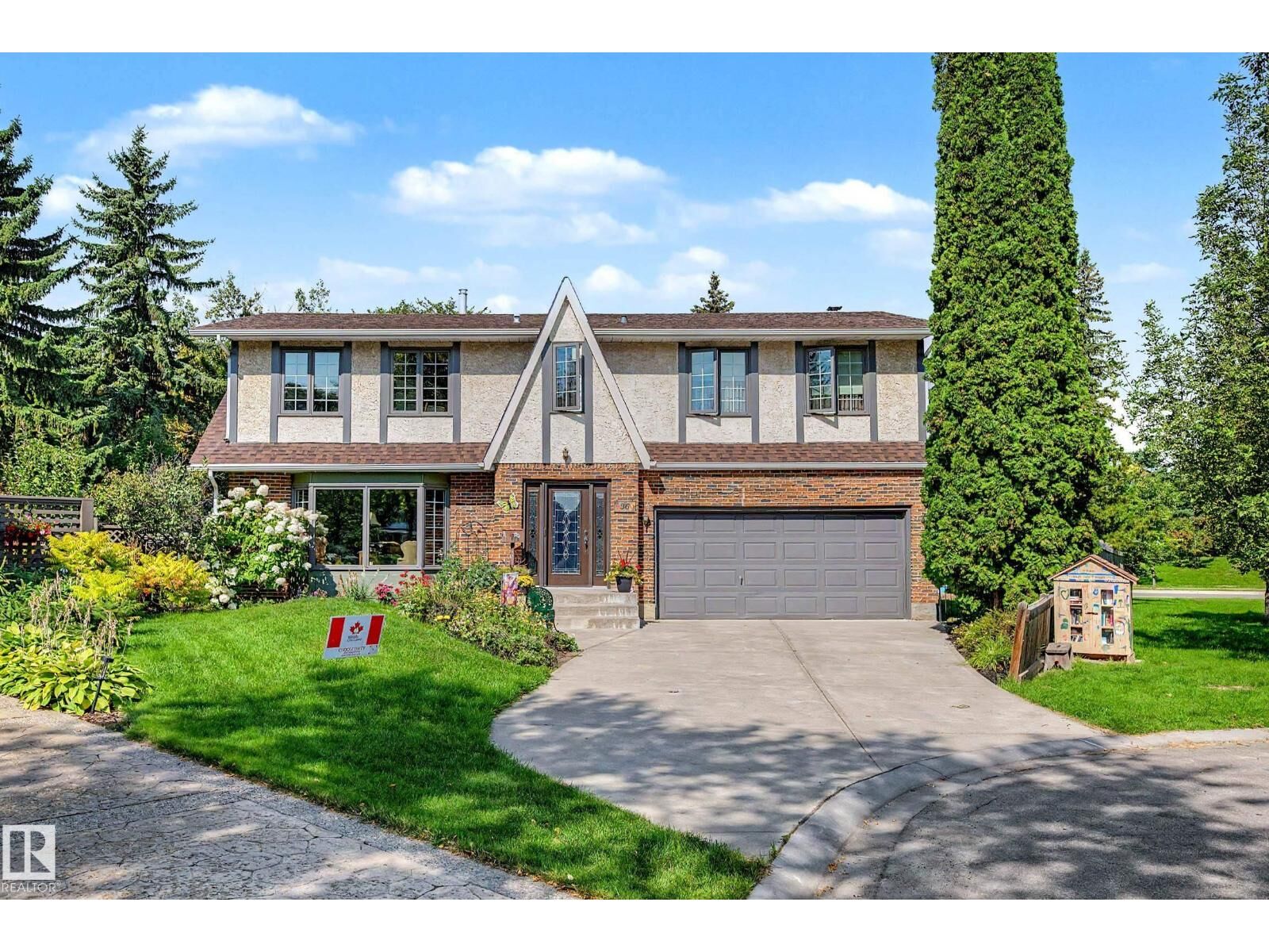 Property Photo:  36 Lodgepole Cr  AB T8N 2R7 