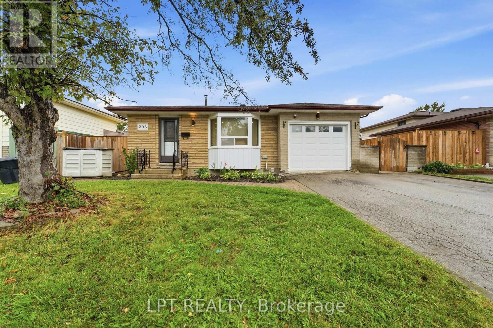 Property Photo:  208 Deveron Crescent  ON N5Z 4J3 