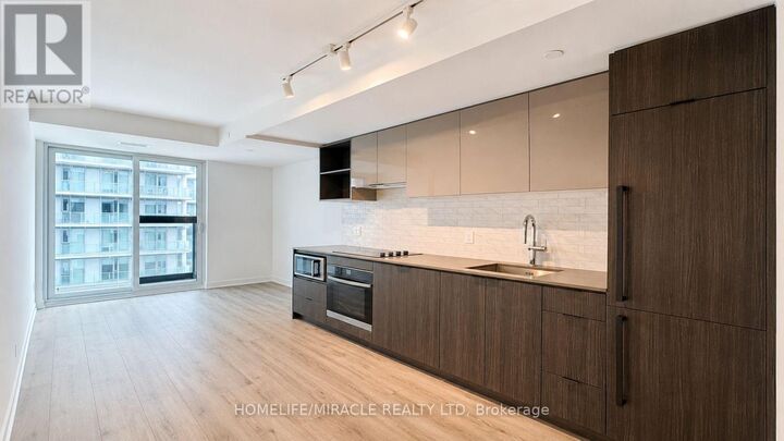 Property Photo: 252 Church Street 1708 ON M5B 0E6