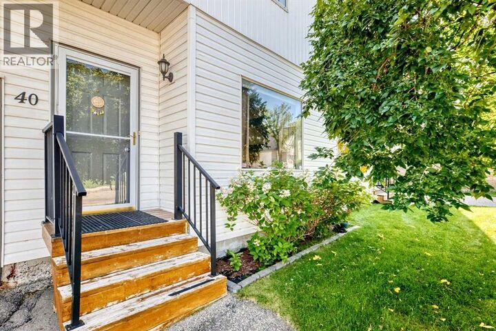 Property Photo:  200 Hidden Hills Terrace Northwest  AB T3A 6E8 