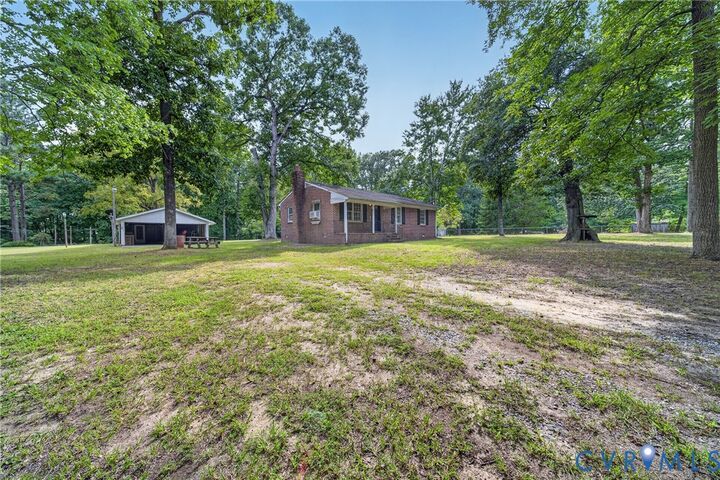 Property Photo: 854 Moorefield Road VA 23181