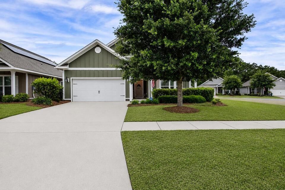 Property Photo: 131 Dusky Way FL 32439