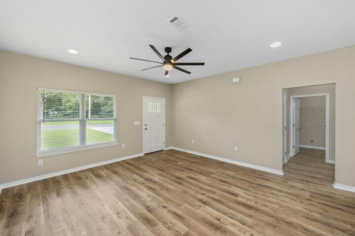Property Photo:  607 Amos Street  FL 32539 