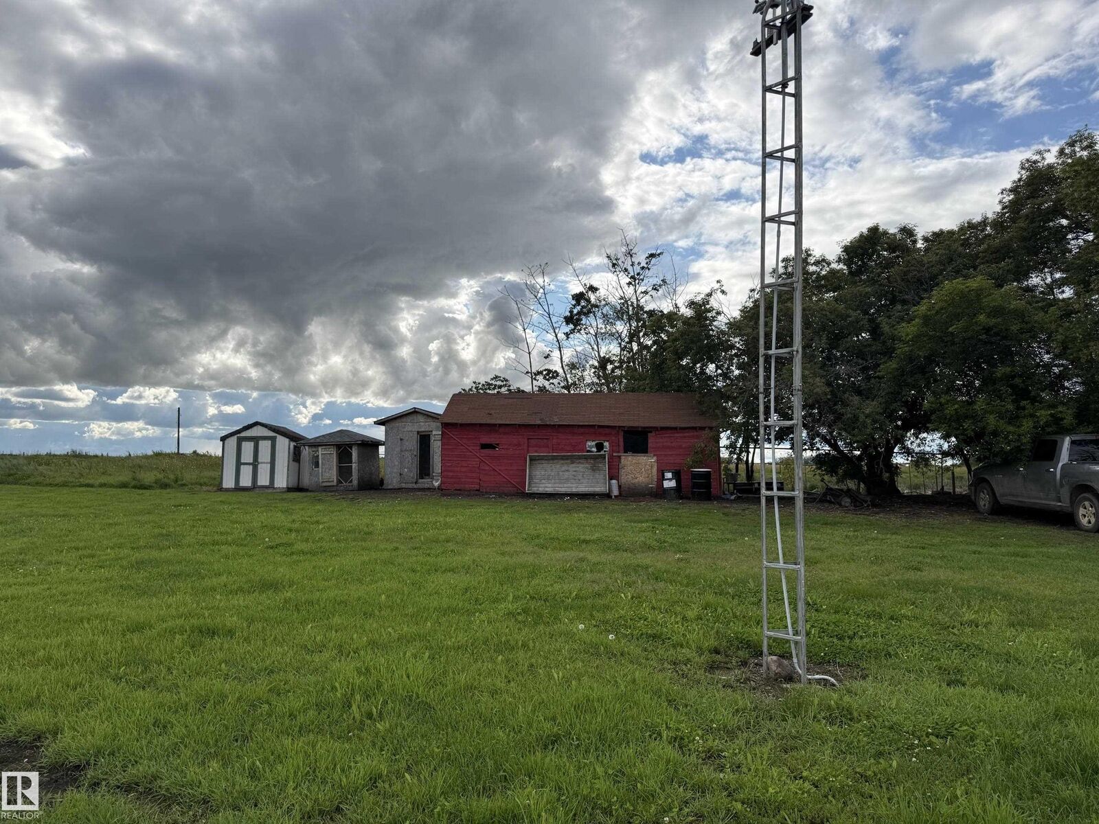 Property Photo:  555022 Rge Rd 152  AB T0B 4K0 