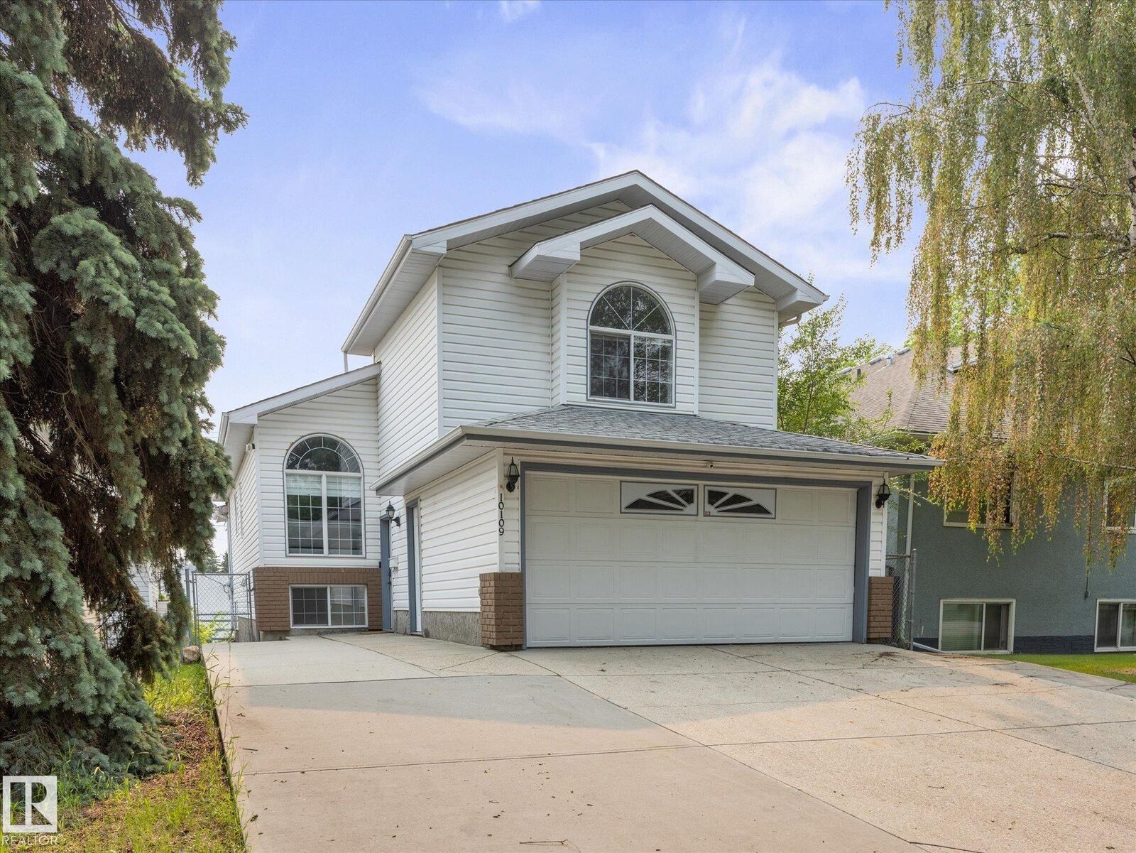 Property Photo:  10109 80 Street NW  AB T6A 3H9 