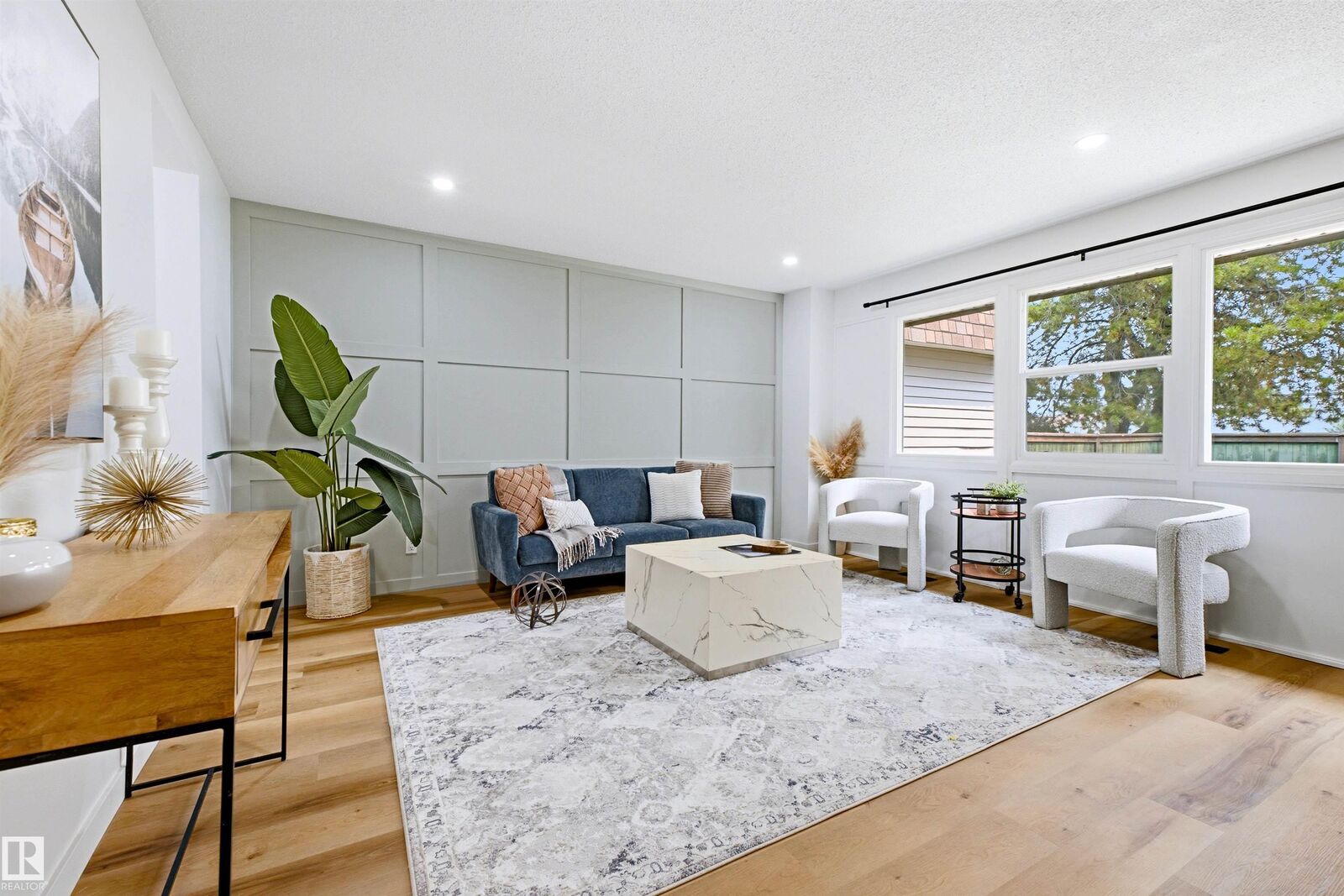 Property Photo:  414 Village On The Green NW  AB T5A 1H2 