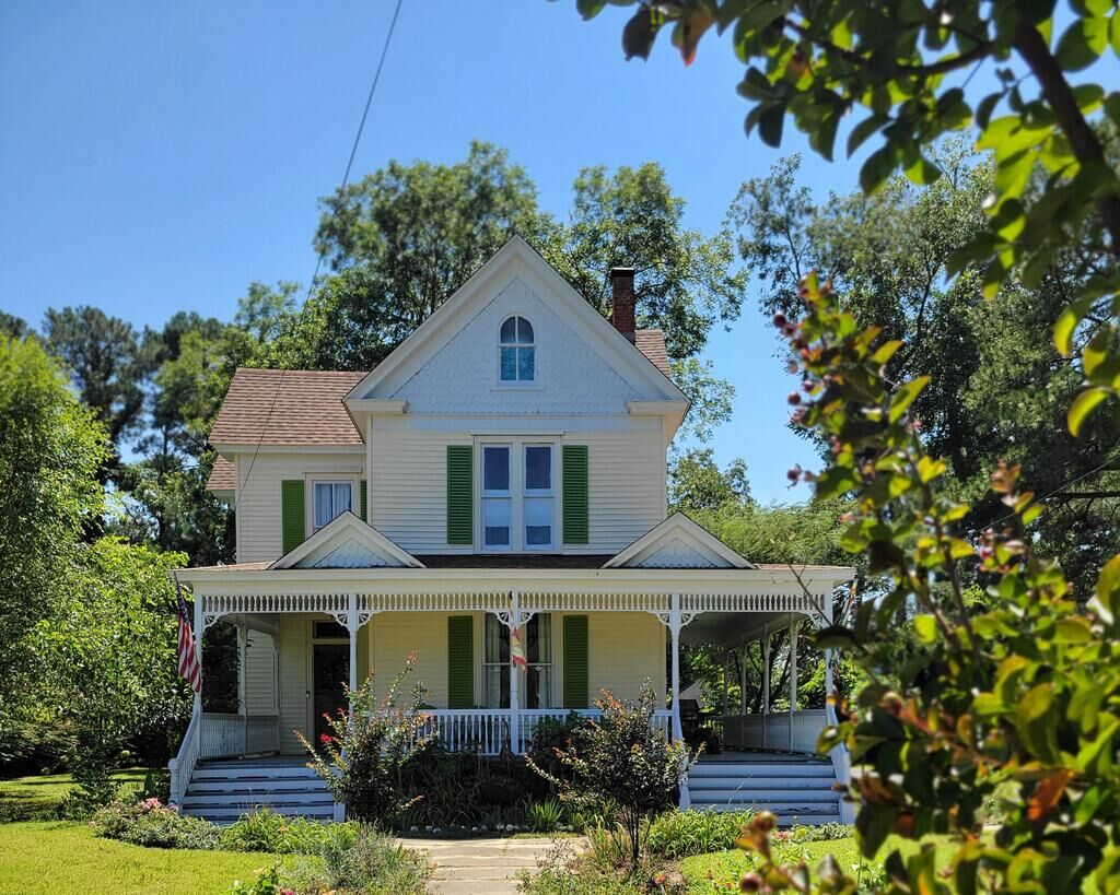 Property Photo:  98 Market St  VA 23417 