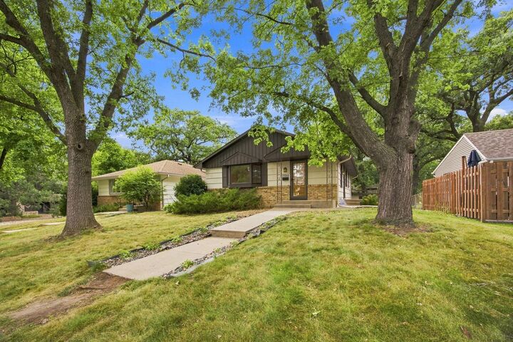 Property Photo:  7720 Edgebrook Drive  MN 55426 