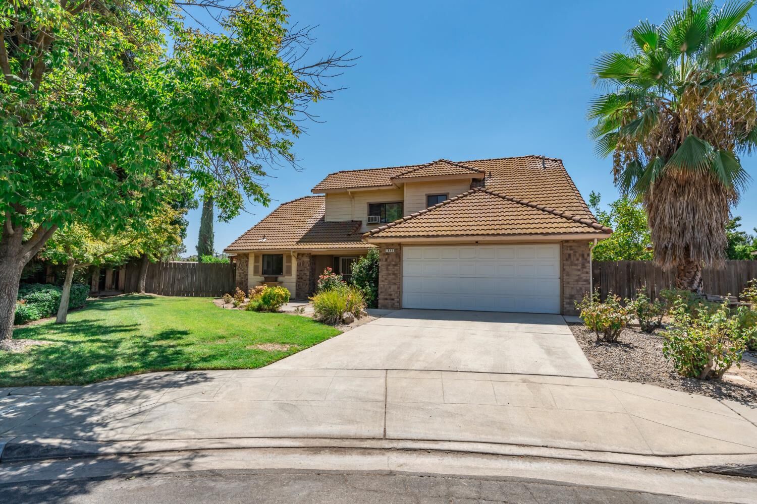 Property Photo:  1689 E Pryor Drive  CA 93720 