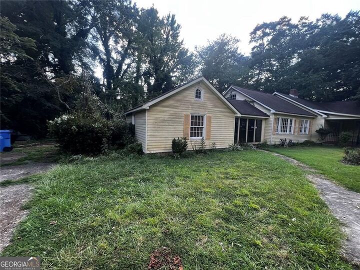 Property Photo:  2040 Sandtown Road SW  GA 30311 
