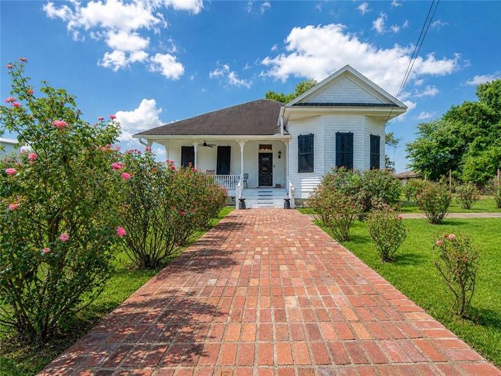 Property Photo:  232 Mark Street  LA 71351 