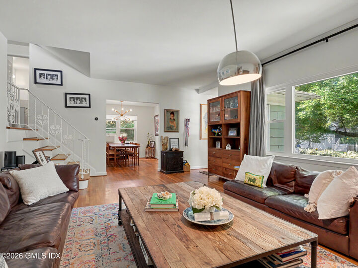 Property Photo:  1 Midbrook Lane  CT 06870 