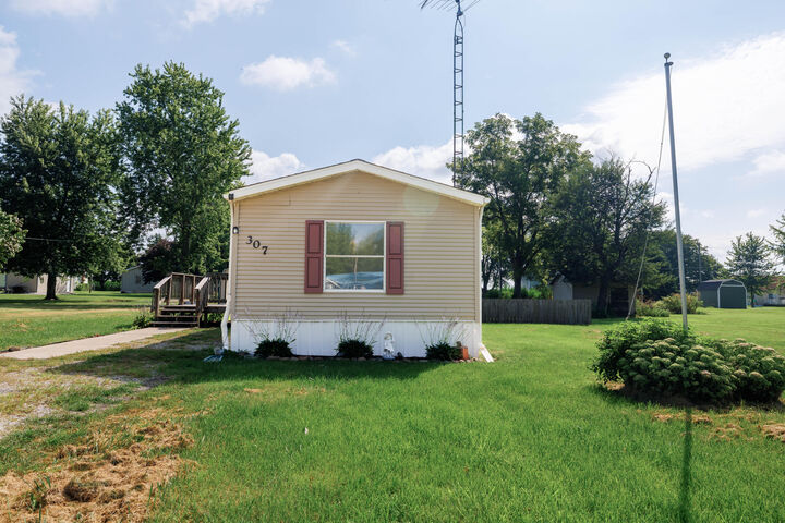 Property Photo: 307 S Chestnut Street IN 47942