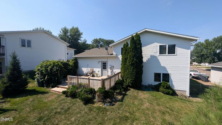 Property Photo:  2204 10th Avenue SE  ND 58554 