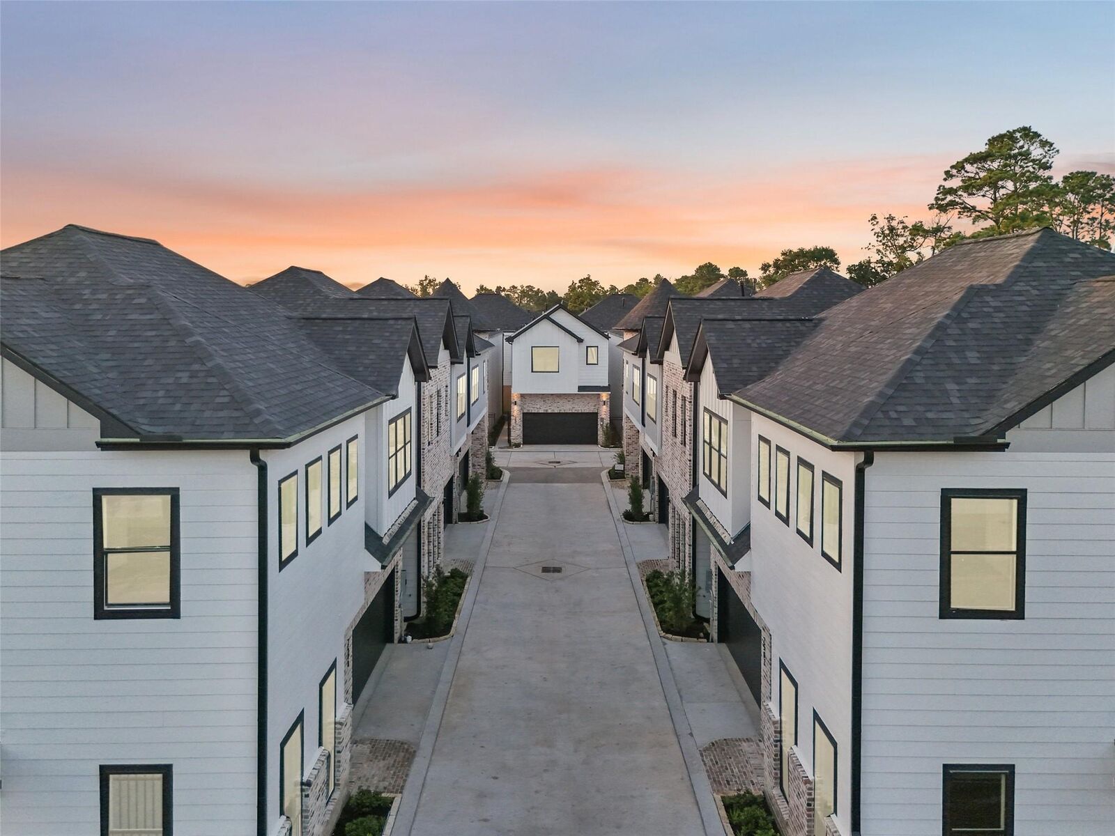 Property Photo: 2590 W Tidwell Road TX 77091