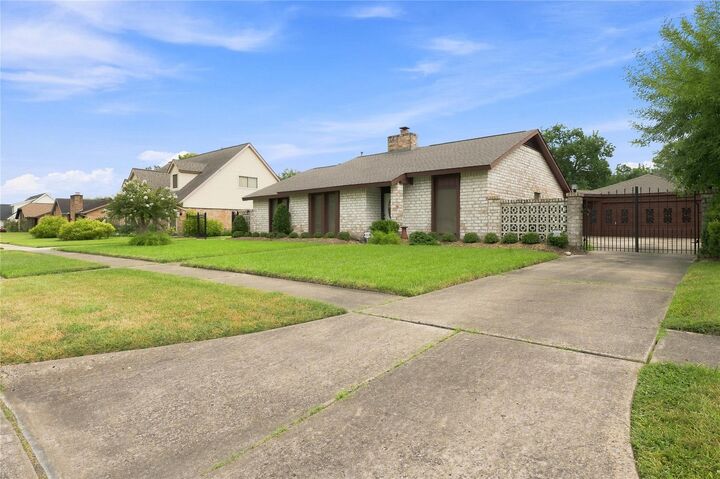 Property Photo: 10126 Sagegreen Drive TX 77089