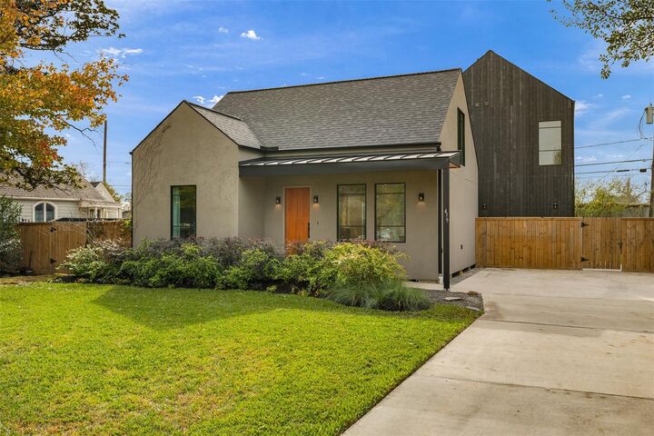 Property Photo: 419 W 30th Street TX 77018