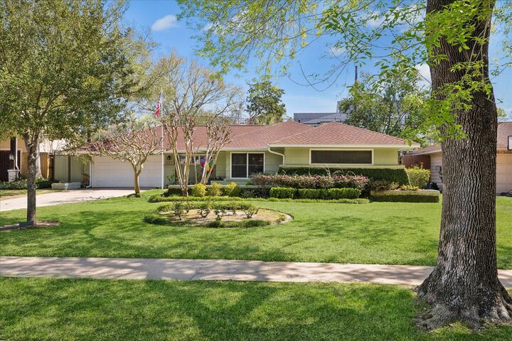 Property Photo:  8611 Ferris Drive  TX 77096 